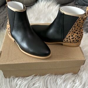 Sseko Chelsea leather & fauna SIZE 5